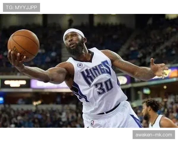 丹尼斯·罗德曼防守强硬提升篮板争抢效率，改变球队内线节奏