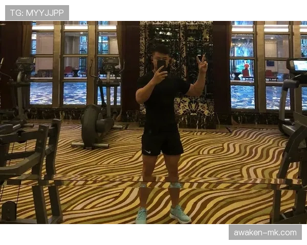 陈一冰前天买了个豪车，朋友圈那么高调，是要赶时髦还是另有隐情？